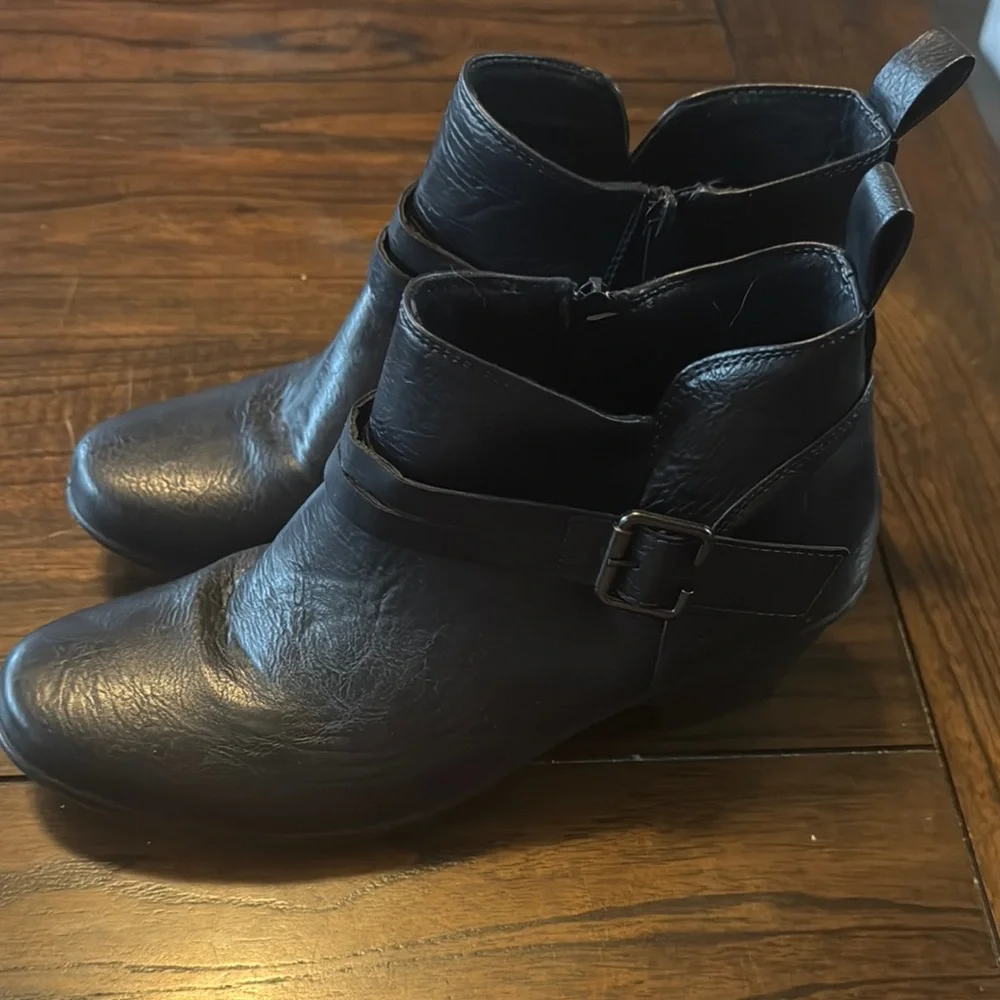 Easy Street Black Ankle Booties with Chunky Heel